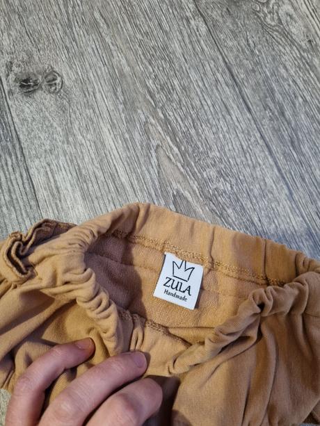 Kraťase s volánikmi, 62