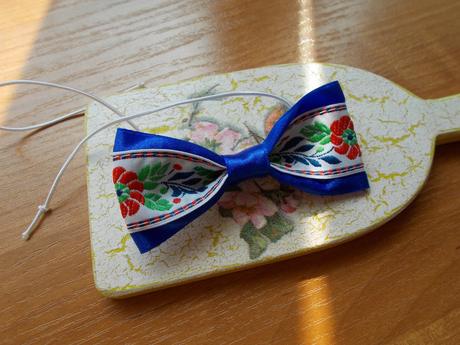 Folklórny motýlik  / 4 cm x 8 cm /, 