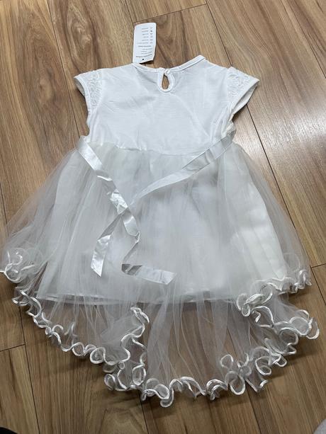 Slávnostné šaty, 92