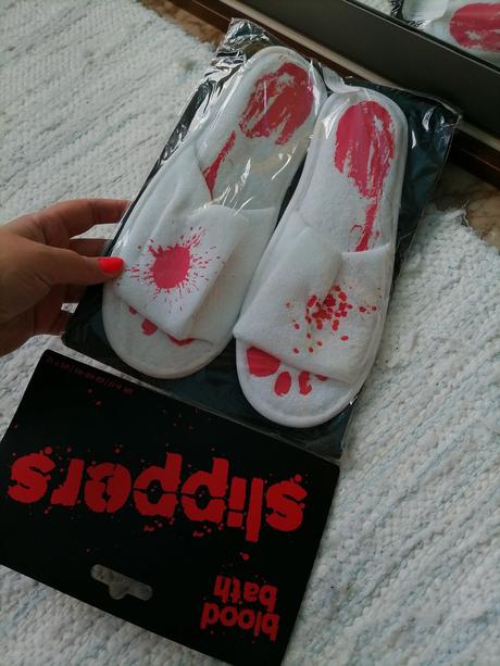 Krvavé šľapky vhodné na halloween,