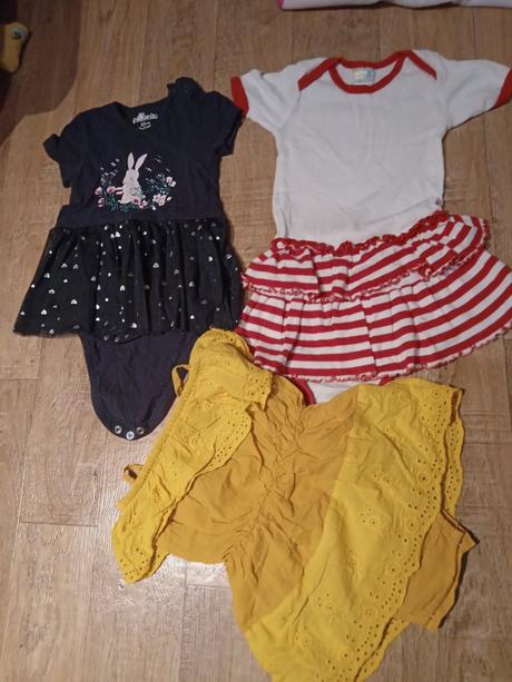 Body so suknickou 86, 86