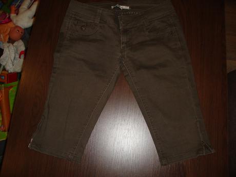 Tristvrtaky bershka s ozdobnym zipsom, 36