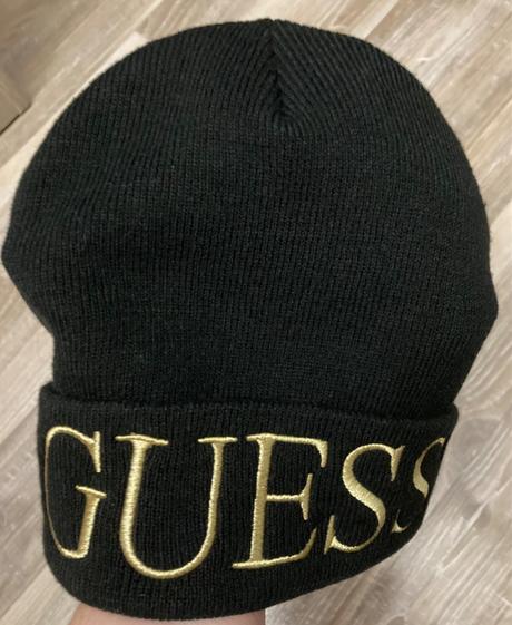 Krásna guess čiapka ako nová, guess