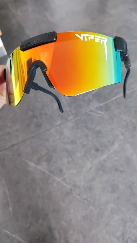 Slnečné športové okuliare pit viper červené šošovk,