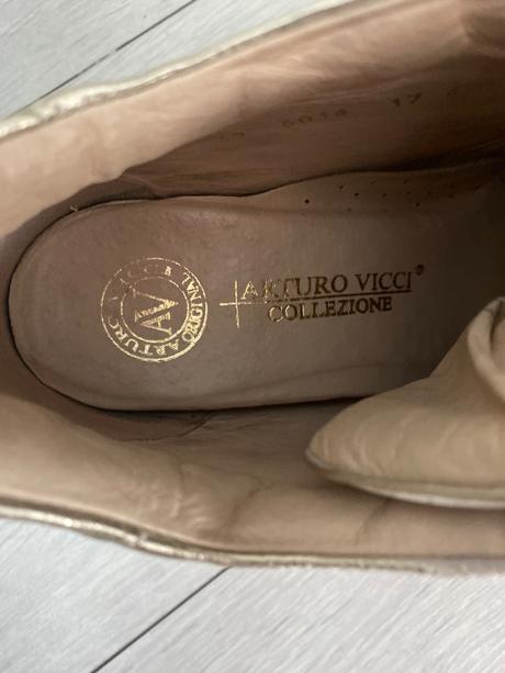 Kozenne znackove tenisky cislo 39, 39