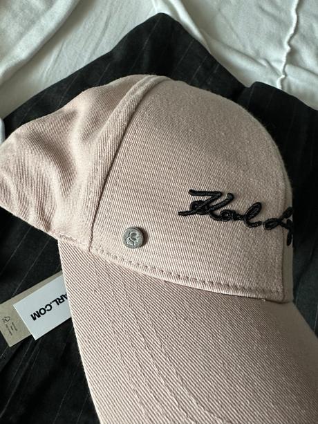 Šiltovka karl lagerfeld, 