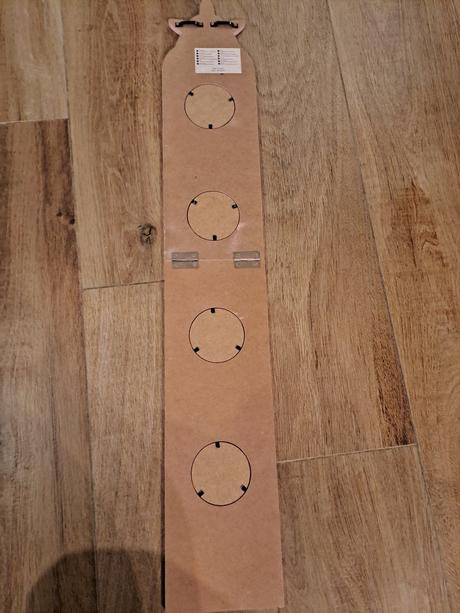 Drevený meter s výrezmi na fotky, 