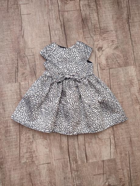 Slávnostné šaty, 80