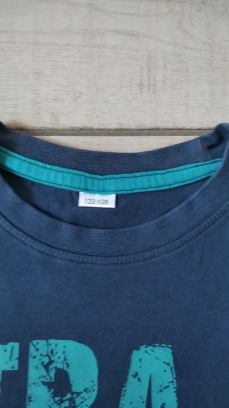 Tmavomodré tričko, 122