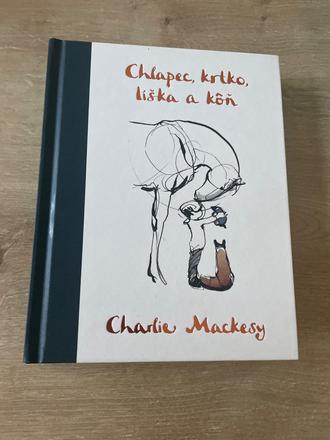 Chlapec, krtko, líška a kôň,