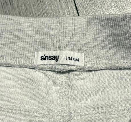 Tepláky veľ. 134, sinsay,134