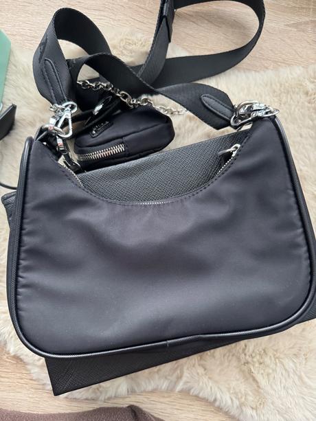 Cierna nylonova crossbody kabelka, 