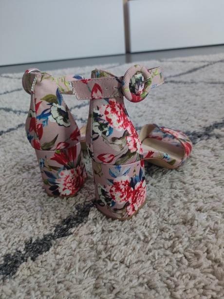Krásne modetne sandále, 38