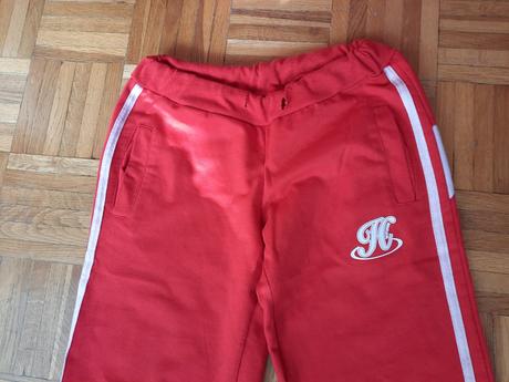 Dievčenské tepláky, 122