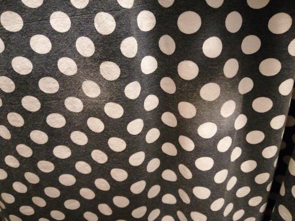 Ako opraviť vyšúchané miesta na šatách?