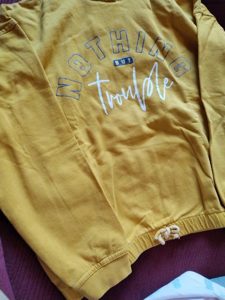 Mikinka syto zlta, 146