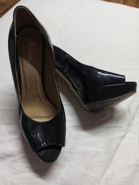 Čierne lodičky, 39