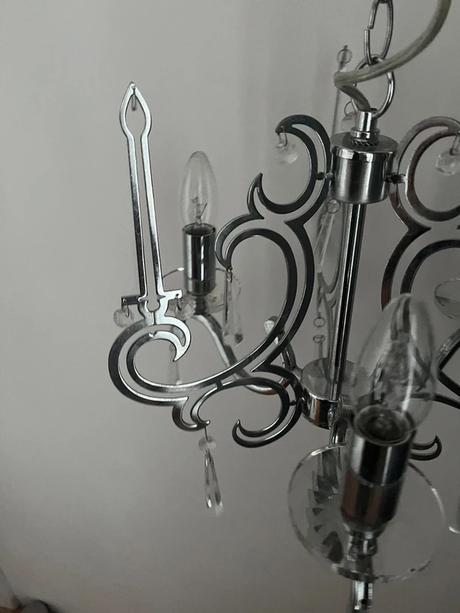 Moderný chrómový luster s akrylovými kryštálmi, 