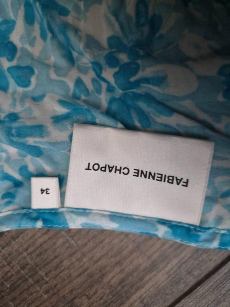 Svetlomodré zavinovacie kvetované šaty s volánom, xs