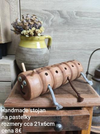 Stojan na pastelky, 