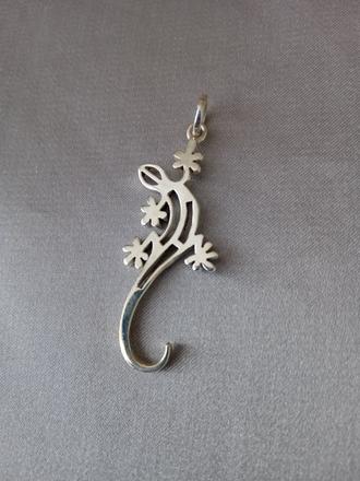 Strieborný prívesok jašterica, 