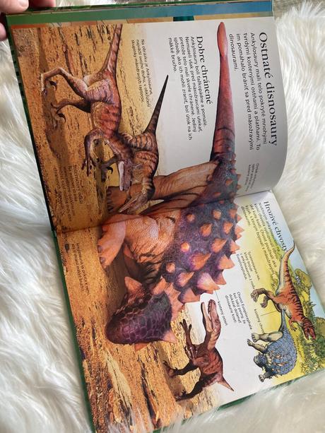 Dinosaury a prehistorický život,
