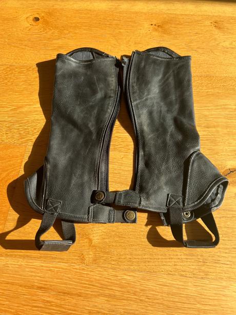 Kozene čapsy chranice na nohy, 