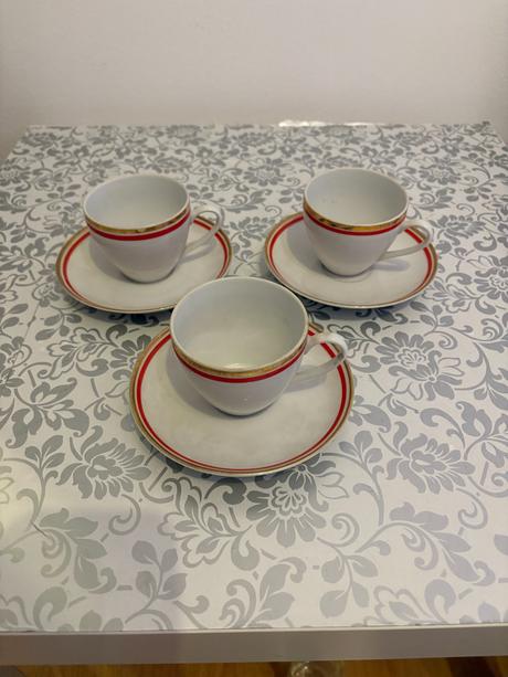 3 šálky na čaj alebo kávu s podšálkami, 