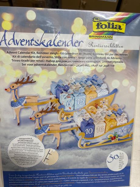 Vianočny koč so sobikmi a darcekmi, 