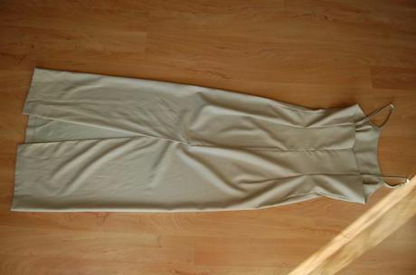 Kvalitne slavnostne saty s priesvitnym plášťom, 38