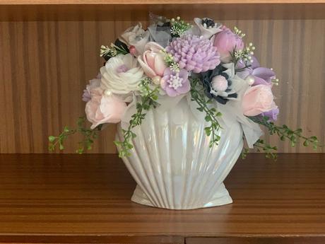 Mydlova kytica v mušli keramika, 