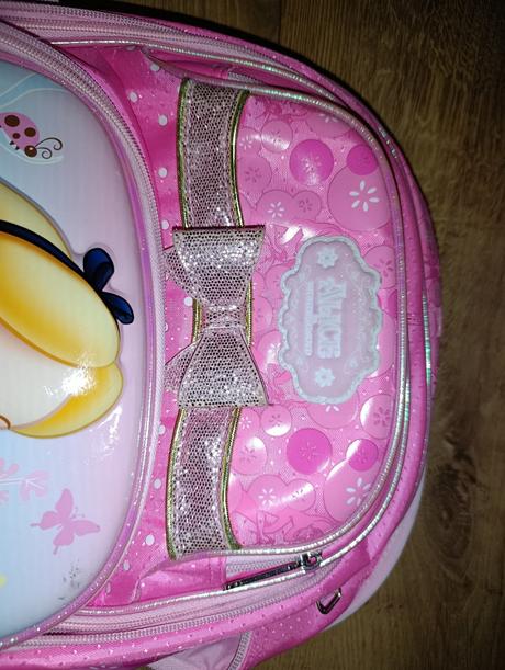 Skolska taska alica v krajine zazrakov,