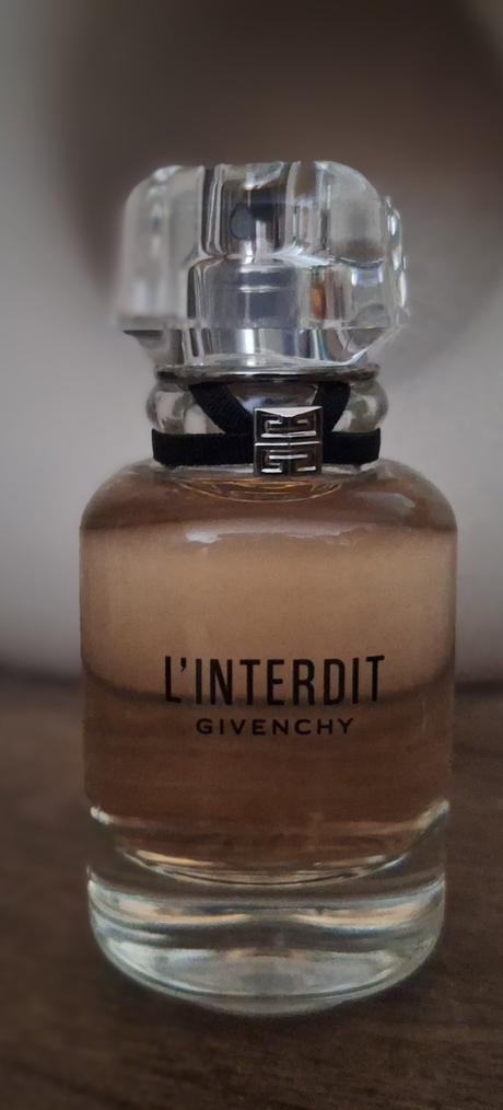 Parfém givenchy l'interdit, 