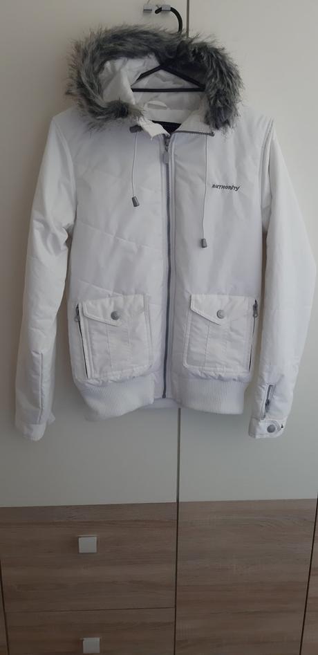 Zimna bunda authority, authority,m