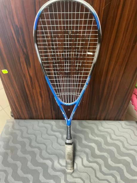 Raketa na squash squashova raketa, 