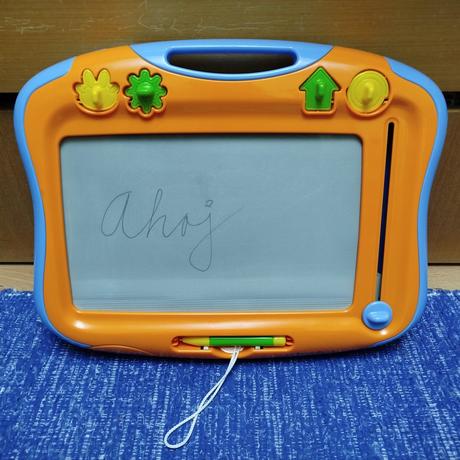 Balík pekných hračiek pre deti,