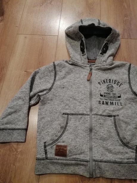 Sivá mikinka, tu,110