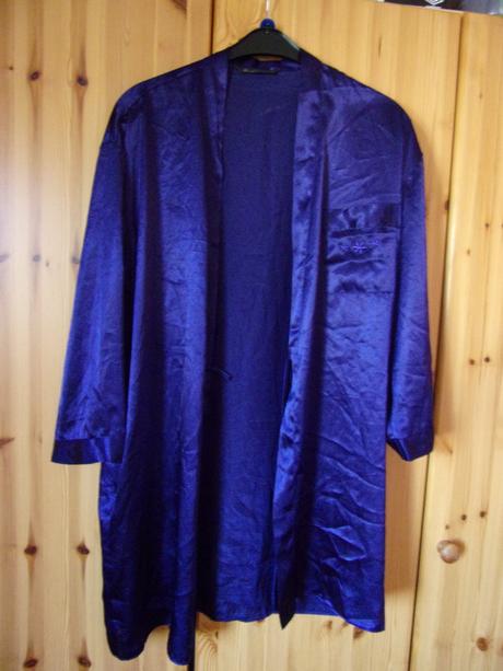 Saténový župan, 36