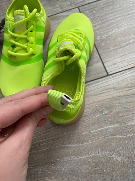 Blikajúce tenisky, authority,27