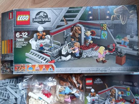 Lego útok velociraptora 75932,