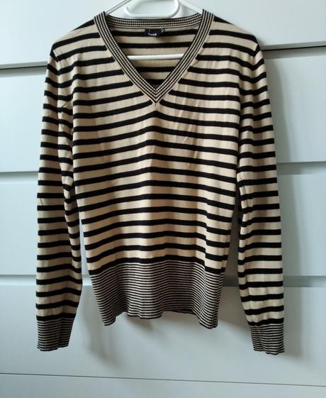 Pulóver s vé-výstrihom, 36