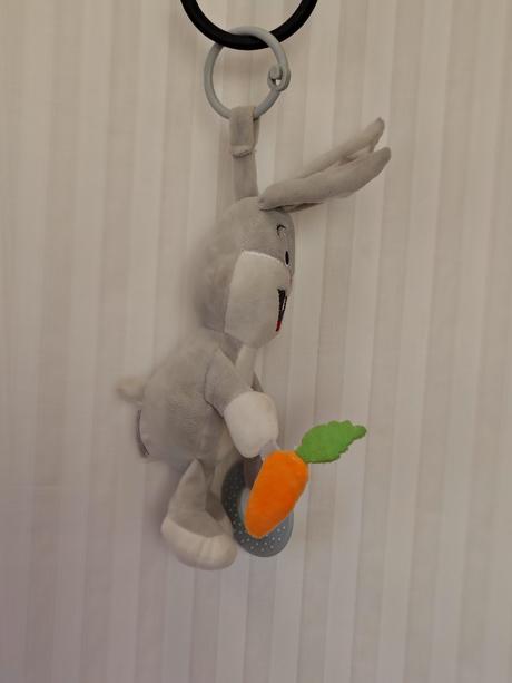 Zajačik bugs bunny hrkálka hryzadlo baby looney tu,