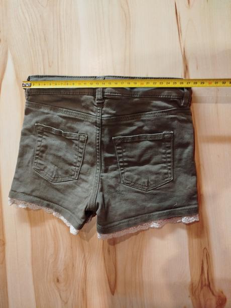 Olivovozelené kraťasy s nastaviteľným pásom, h&m,116