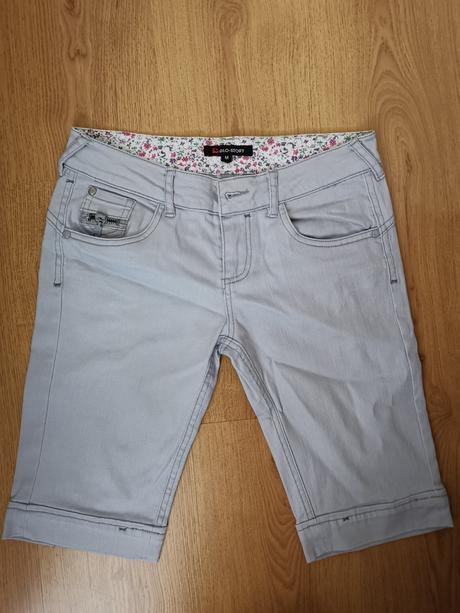 Šortky, glo-story,m