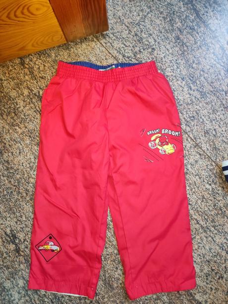 Nepremokavé nohavice, 92