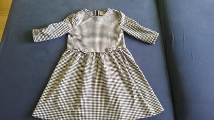 Kárované šaty, 122