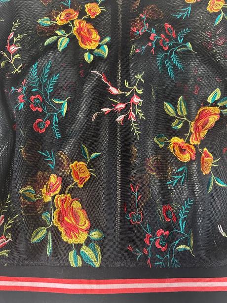 Čierna vyšívaná bombera zn. guess originál, guess,m / s