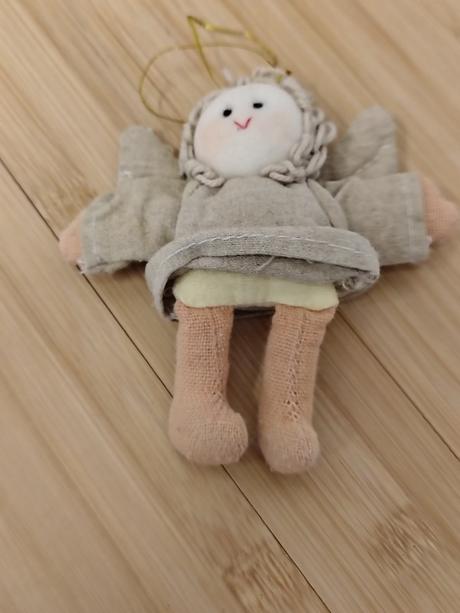 Krásny jutový anjelik na zavesenie, 13/23 cm,