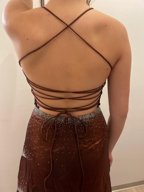 Spoločenské šaty, 38