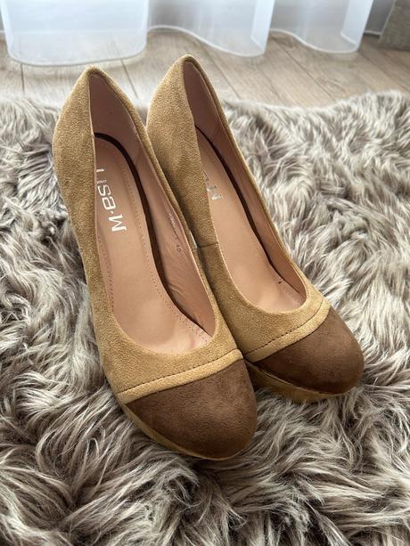 Topánky na vysokom opätku, 40